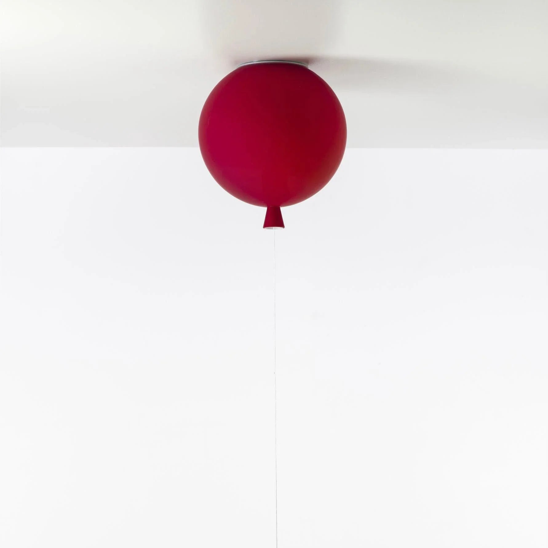 Brokis MEMORY CEILING Lampe in Rot matt – kräftige Deckenleuchte mit ausdrucksstarker Farbe und matter Oberfläche