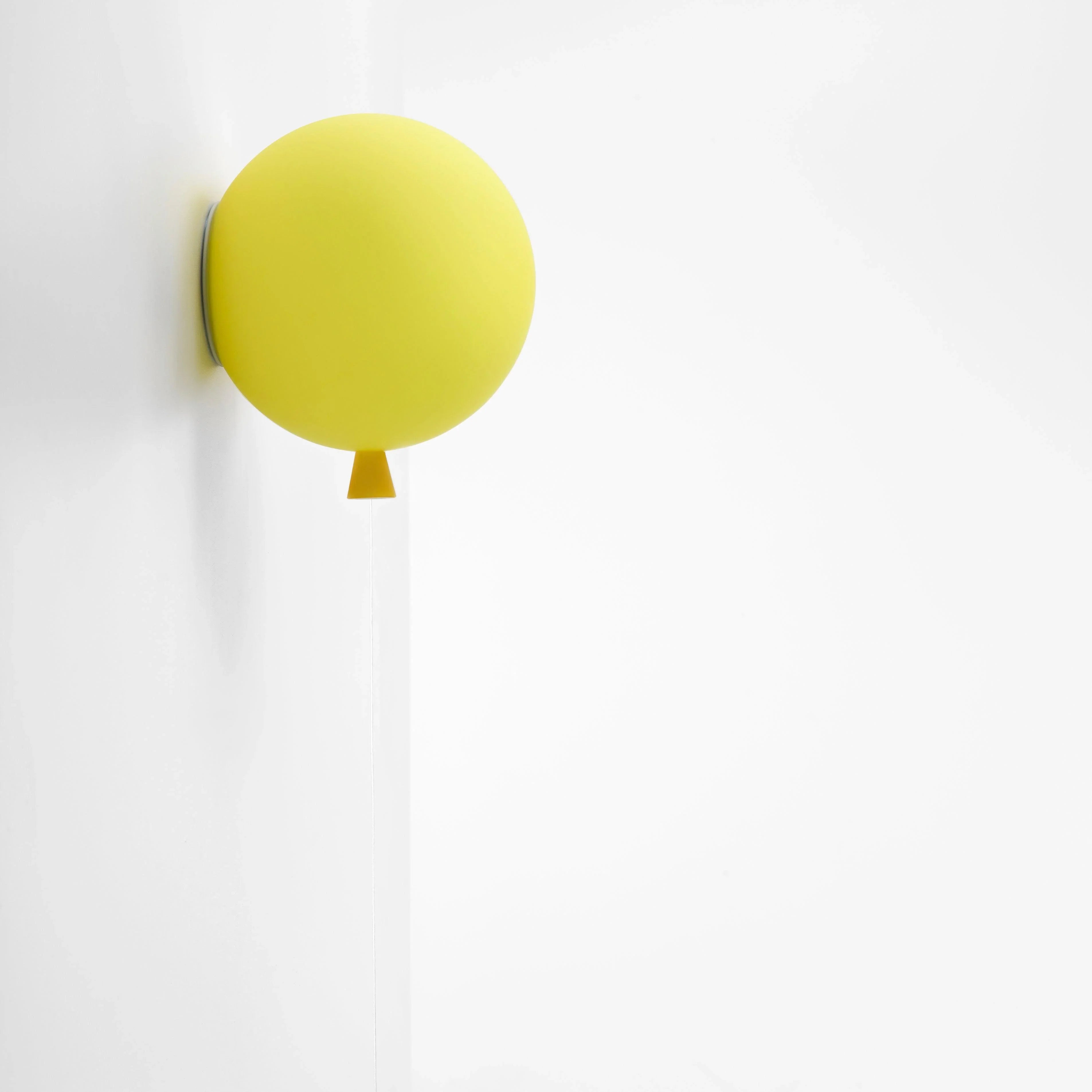 Wandlampe MEMORY WALL in Gelb matt – fröhliche Lichtquelle mit samtiger Oberfläche für verspielte Wandinszenierungen