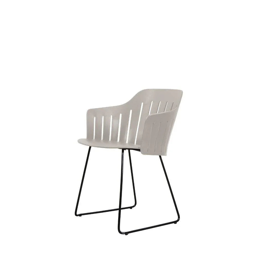 CHOICE Stuhl mit Schlitten-Gestell in Schwarz und taupefarbener Schale – grafisches Sitzmöbel für Terrasse und Essbereich