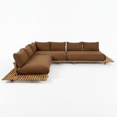 Cane-line STICKS Plattformsofa L mit Teakholzrahmen und Rise-Polstern in Umber Braun – eleganter Rückzugsort im Garten