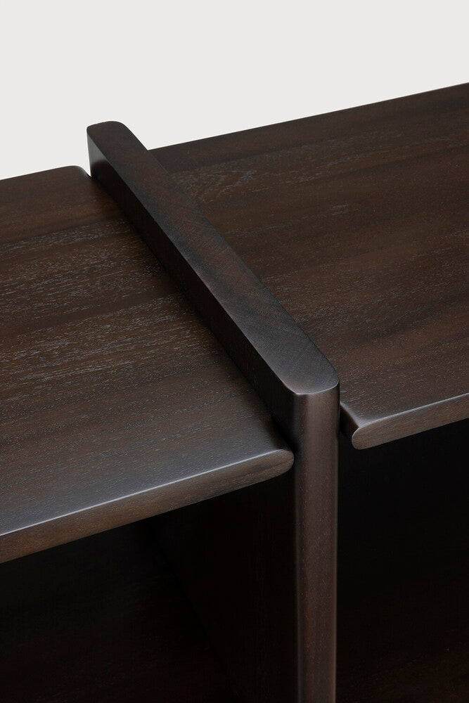 Ethnicraft MORTISE Shelving Unit – Detail of the exposed wood joints and the mahogany surface finished in Rose Brown.