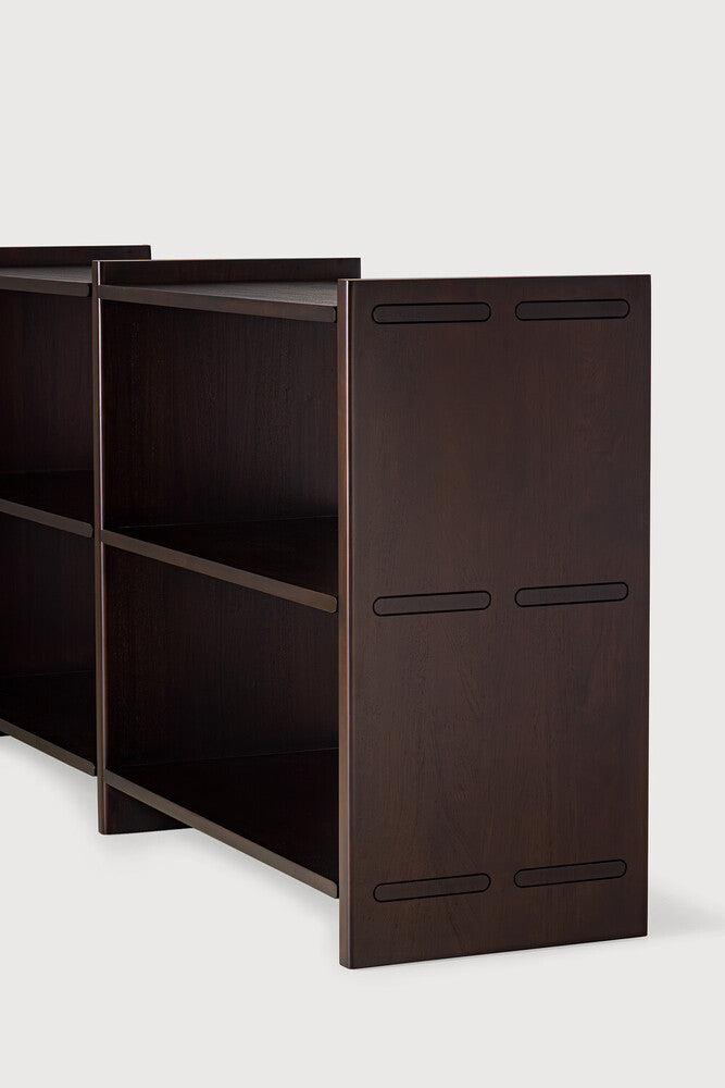 Ethnicraft MORTISE Shelving Unit – Detail of the exposed wood joints and the mahogany surface finished in Rose Brown.