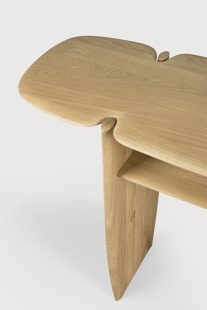 Ethnicraft PI Oak Console Table – Detail of the hand-finished wood surface and natural grain.
