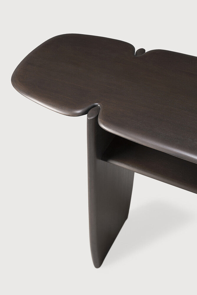 Ethnicraft PI Console Table in Dark Brown Mahogany – Close-up of the hand-finished wood surface and natural grain.