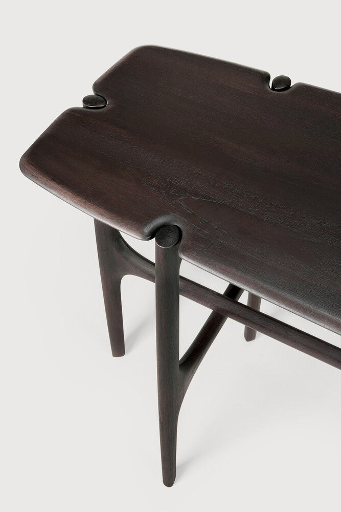 Ethnicraft PI Console Table in Dark Brown Teak – Detail of the hand-finished wood surface and natural grain.