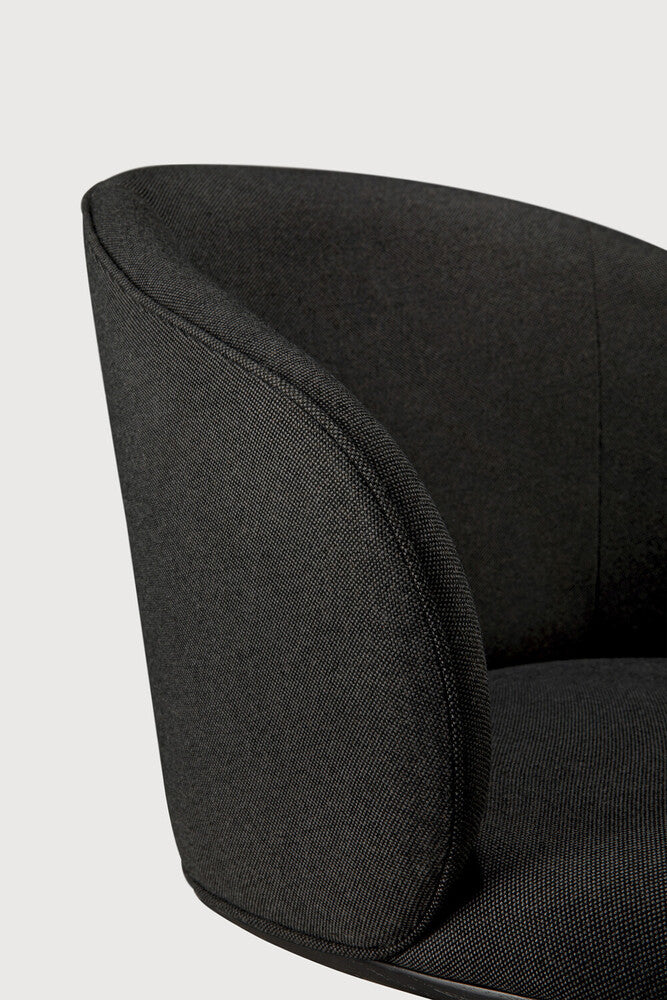 Ethnicraft UNDA Office Chair in Salt – Detail of the upholstery and handcrafted piping along the seat shell.