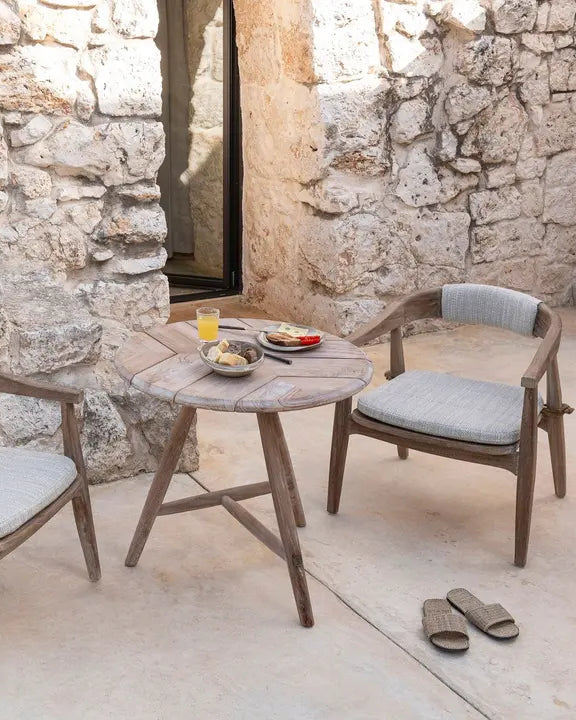 Faye Low bistro table from Gommaire in an outdoor setting - combined with lounge chairs for relaxed coffee drinking on the terrace