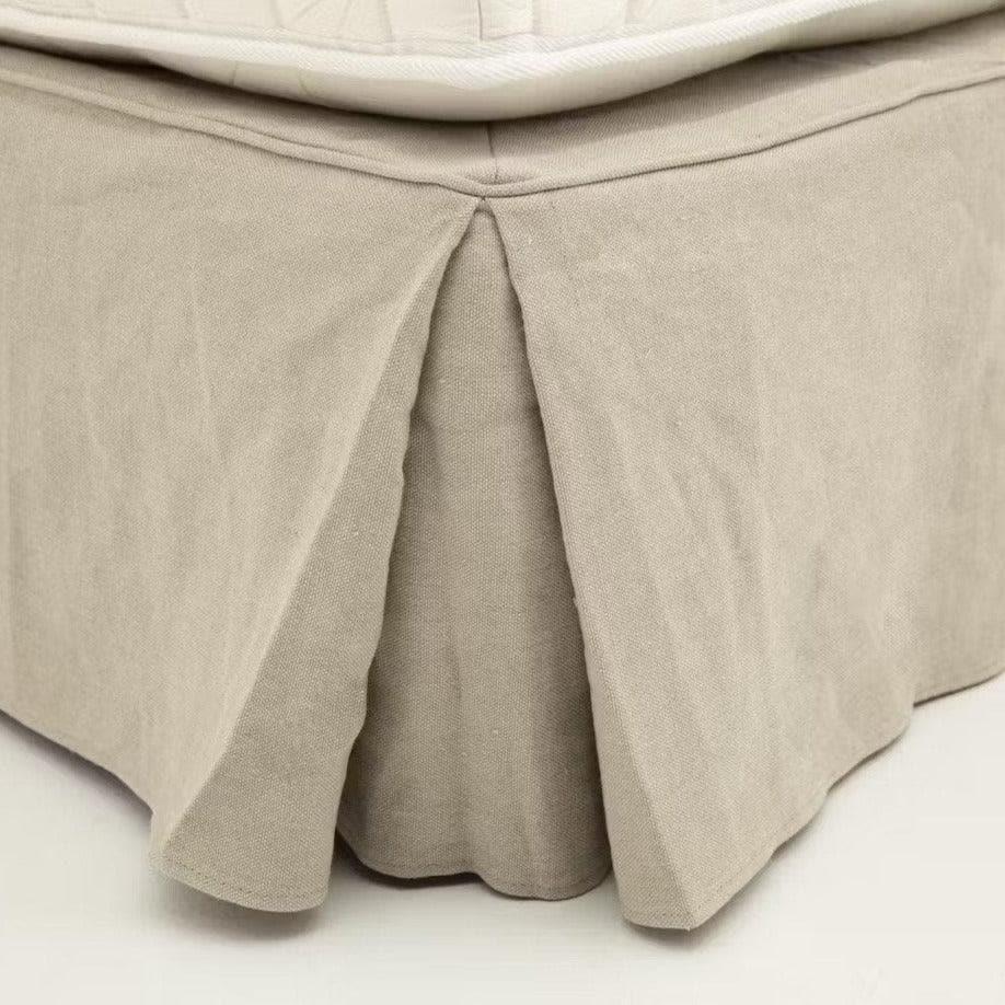 Flamant - Bett mit Bezugsstoff DUNCAN - 8888843846 | Homestorys