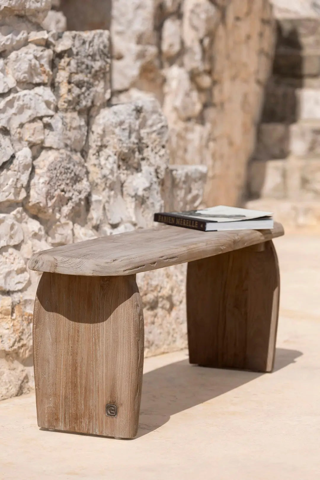 Organically shaped teak bench Pebble by Gommaire in the garden - a harmonious combination of nature and design
