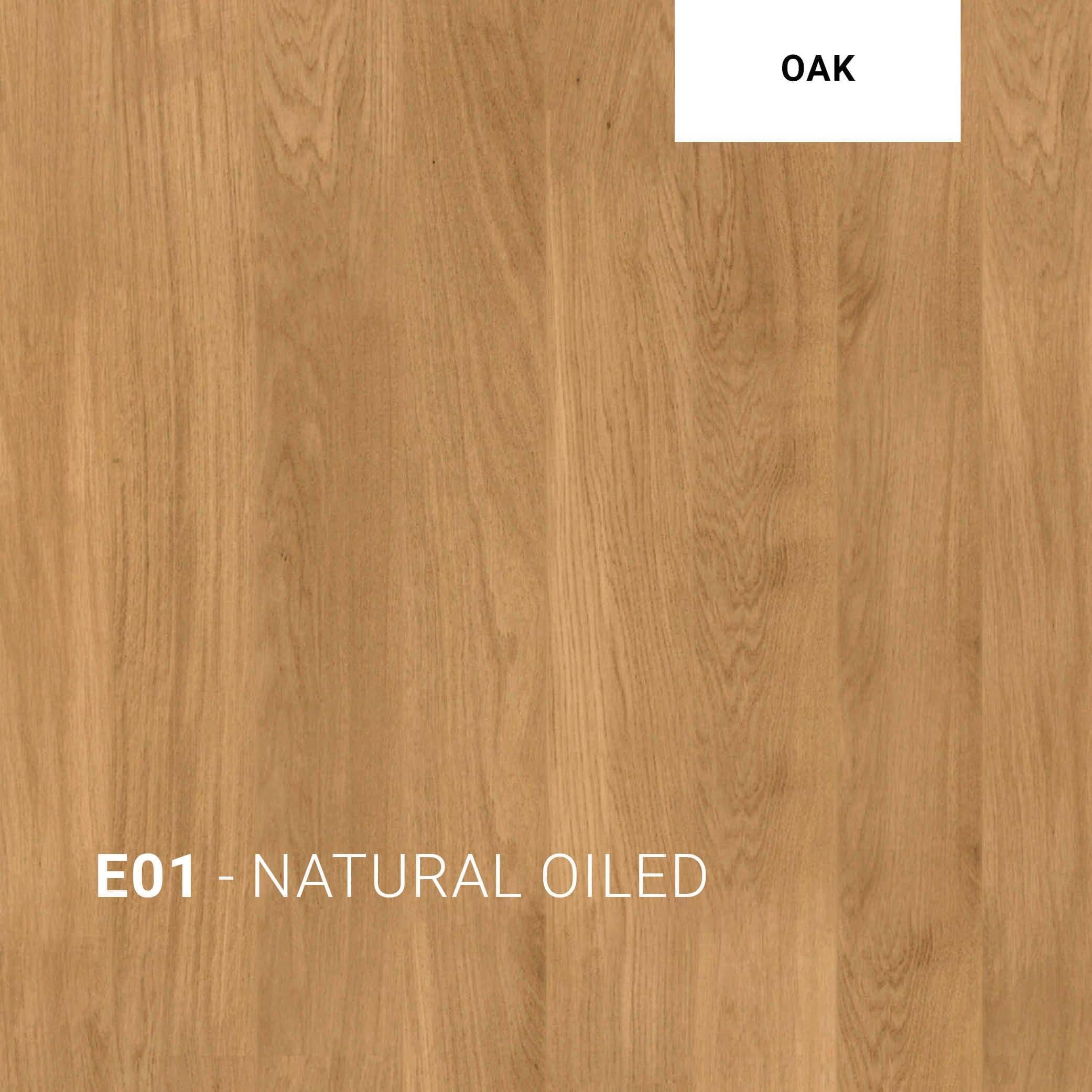 Nahaufnahme der Tischoberfläche in Eiche Natural Oiled (E01) – warmes, geöltes Finish mit betonter Holzmaserung