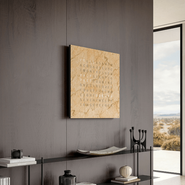 QLOCKTWO EARTH 90 Desert im Industrial-Style-Loft mit Backsteinwand – eindrucksvolles Designobjekt mit zeitloser Eleganz