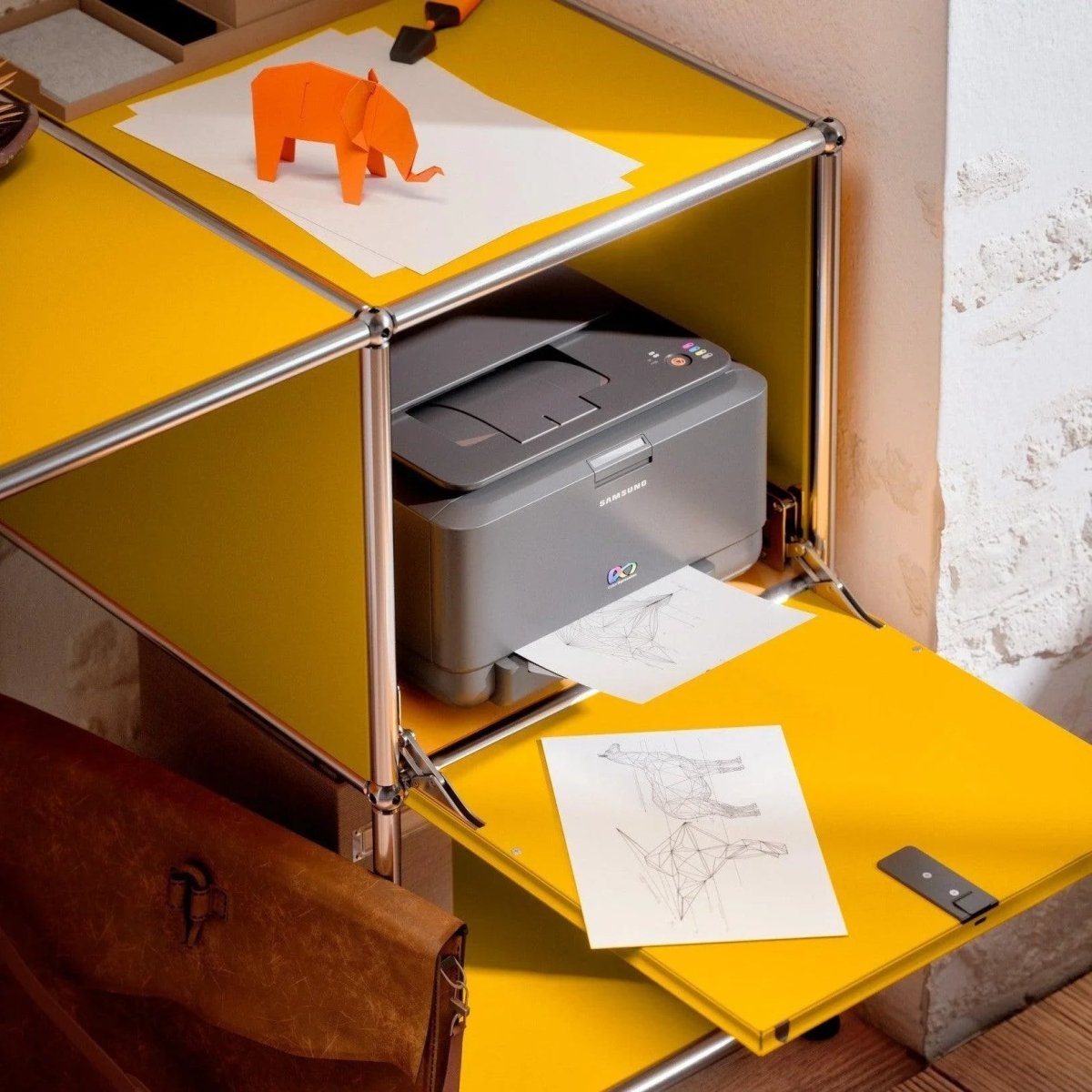 USM Haller - Schreibtisch B21 - QS B21 Goldgelb | Homestorys