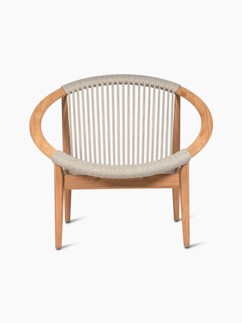 Vincent Sheppard FRIDA garden armchair with a rounded shape and generous backrest in the color Dune White.