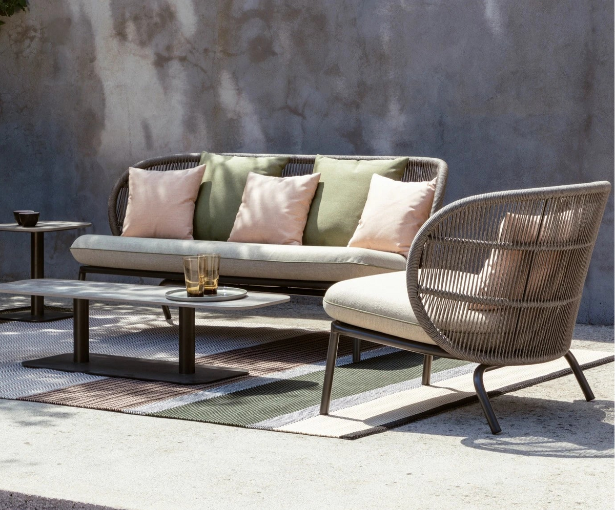 Fauteuil de jardin Vincent Sheppard KODO avec lot de coussins dans l'espace détente Outdoor