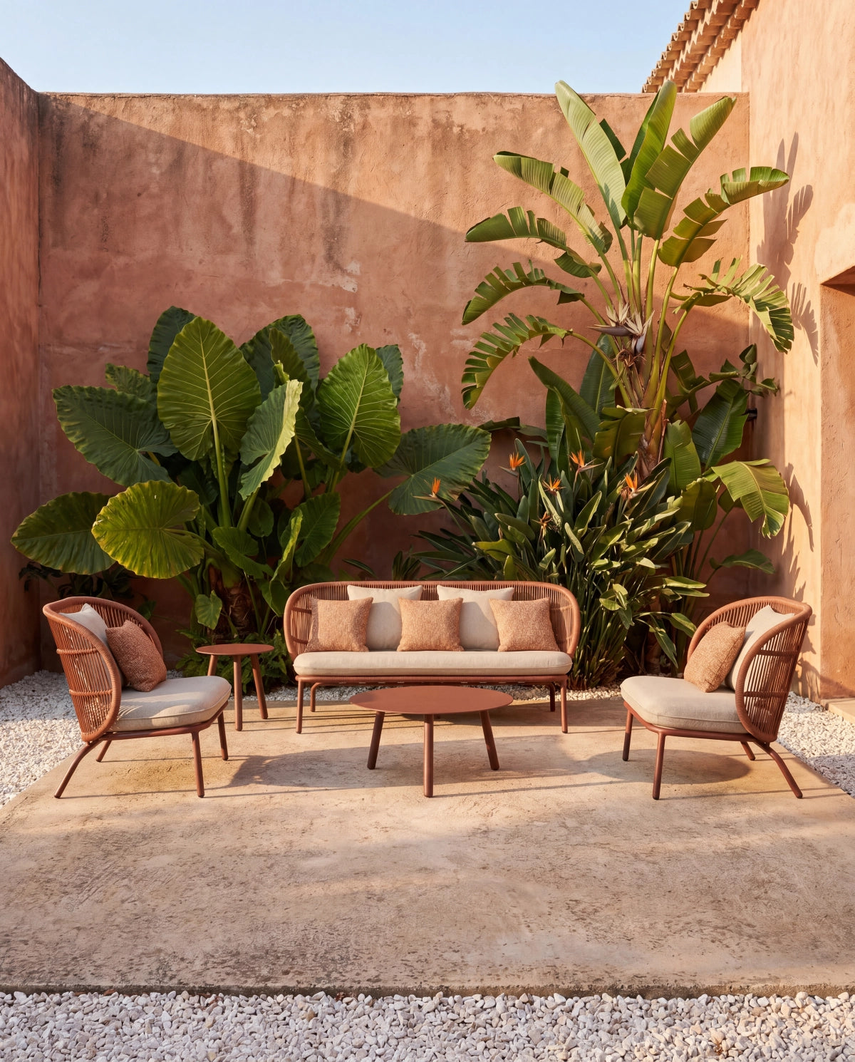 Fauteuil de jardin Vincent Sheppard KODO avec lot de coussins dans l'espace détente Outdoor