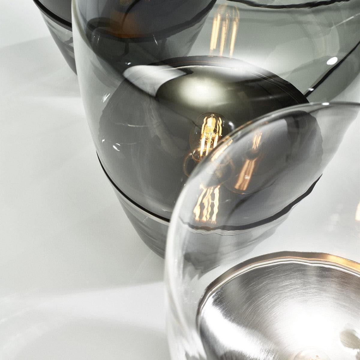 Draufsicht auf die BALLOONS PC857 Stehlampe – Fokus auf Glasöffnung und Reflektor im Inneren der kompakten Designerleuchte