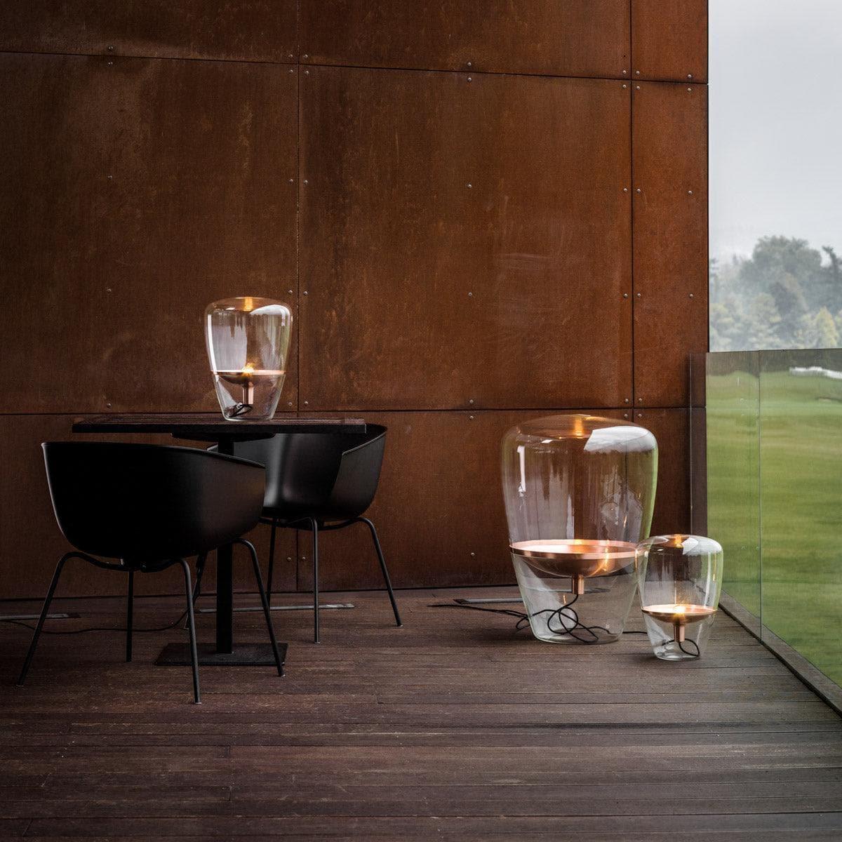 BALLOONS PC858 Leuchten von Brokis auf einem Balkon – stimmungsvolle Außenbeleuchtung mit Glaslampen in natürlichem Abendlicht