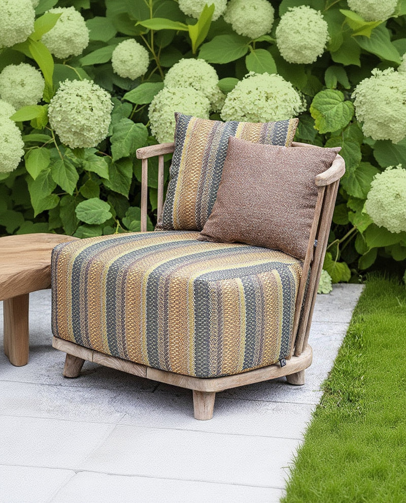 LOUNGE CAROL Gartensessel im Grünen – kombiniert mit Lounge-Gruppe von Gommaire für harmonische, hochwertige Outdoor-Gestaltung