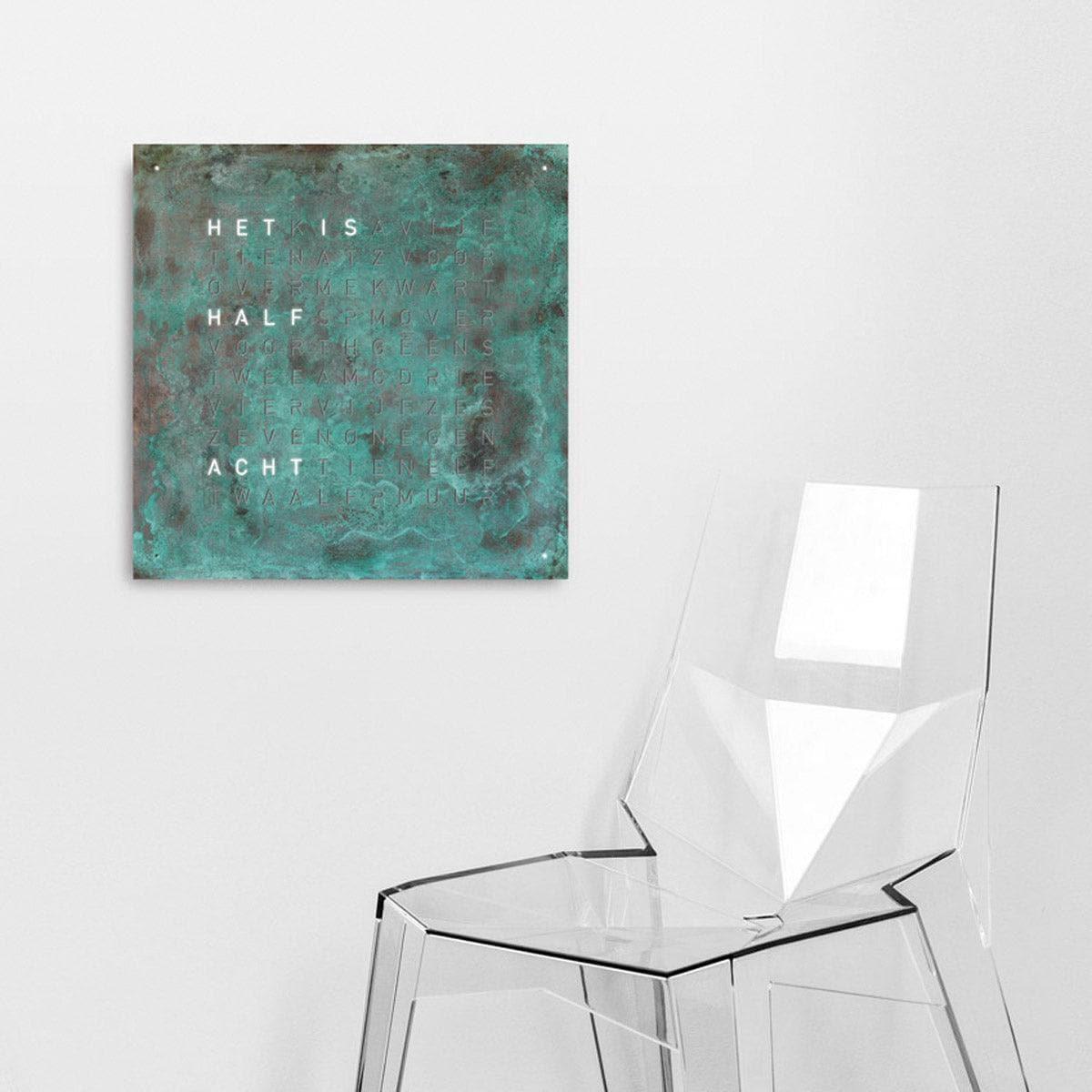 QLOCKTWO EARTH 45 Creator’s Edition Vintage Copper – artistieke wandklok met unieke koper-patina, een eyecatcher voor elk interieur